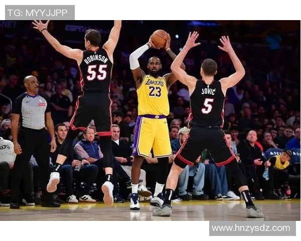 今日湖人对阵热火精彩对决分析及赛前预测展望